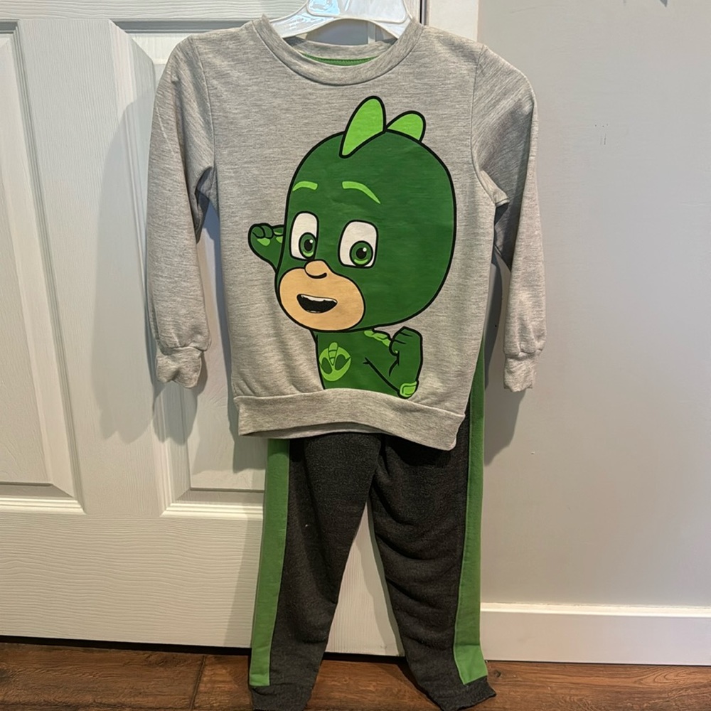 Pj mask gecko boys set. Size 4.